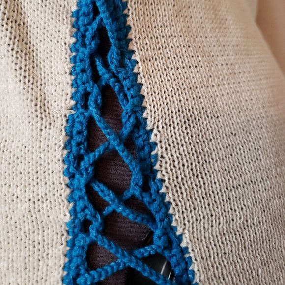 Laced Cardigan in Soft White and Blue Size Petite - Picture 4 of 8